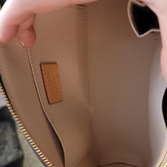 Louis Vuitton Monogram Cosmetic Pouch GM - Picture 8 of 11